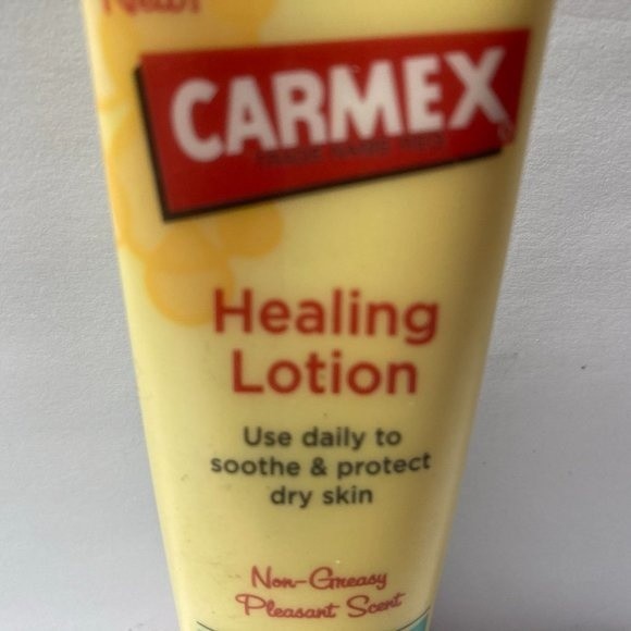 (6) Carmex Healing Lotion Vitamin E Aloe - Picture 3 of 13